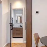 Apartment Fresh & Functional I Pool I Cohost