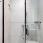 Fresh & Functional I Pool I Cohost