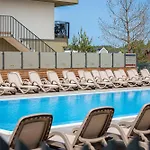 Fresh & Functional I Pool I Cohost * Palanga