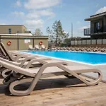 Fresh & Functional I Pool I Cohost