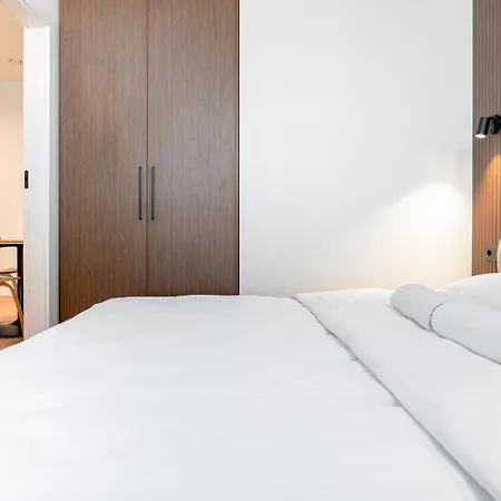 Fresh & Functional I Pool I Cohost Palanga