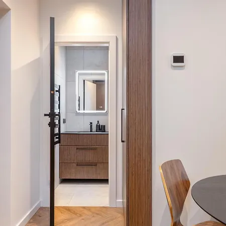 Apartment Fresh & Functional I Pool I Cohost
