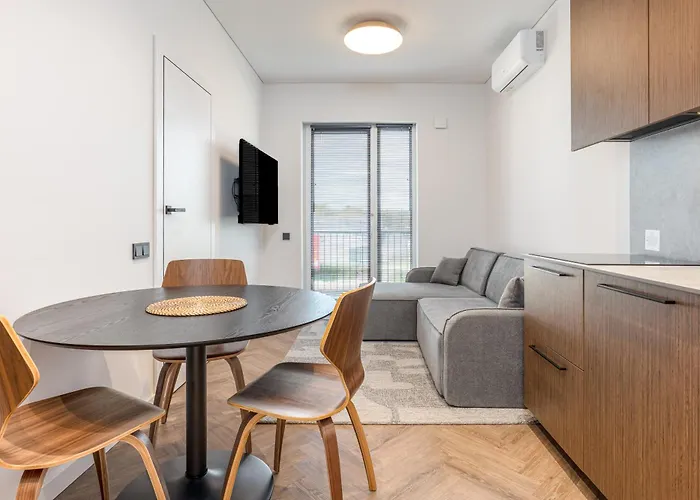 Fresh & Functional I Pool I Cohost Daire