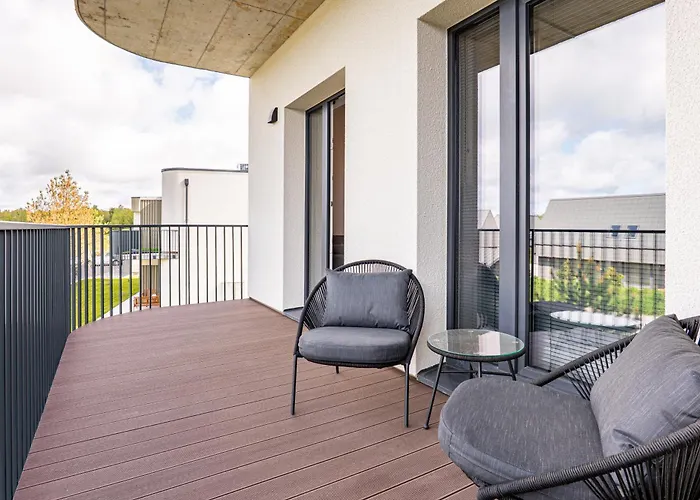 Fresh & Functional I Pool I Cohost Palanga