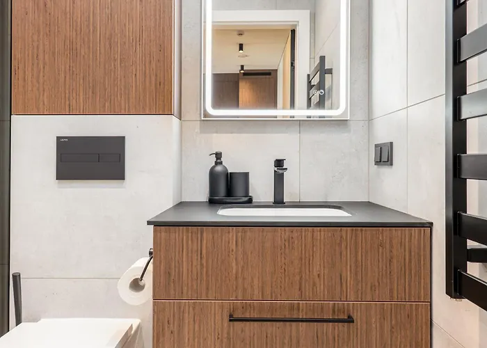 Fresh & Functional I Pool I Cohost Palanga