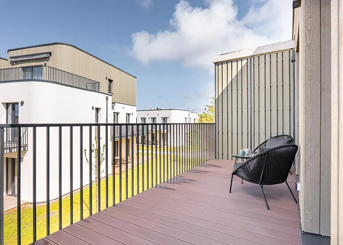 Fresh & Functional I Pool I Cohost *