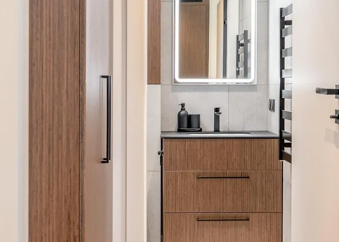 Fresh & Functional I Pool I Cohost *