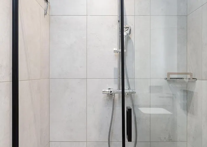 Fresh & Functional I Pool I Cohost