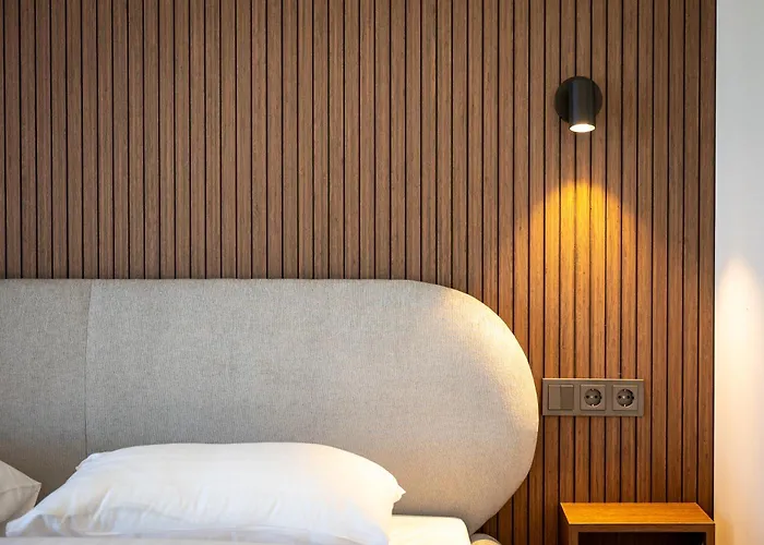 Fresh & Functional I Pool I Cohost *