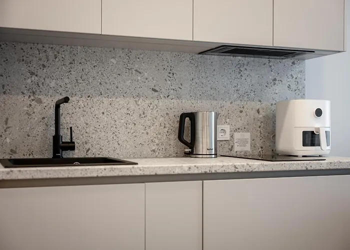 Fresh & Functional I Pool I Cohost Palanga