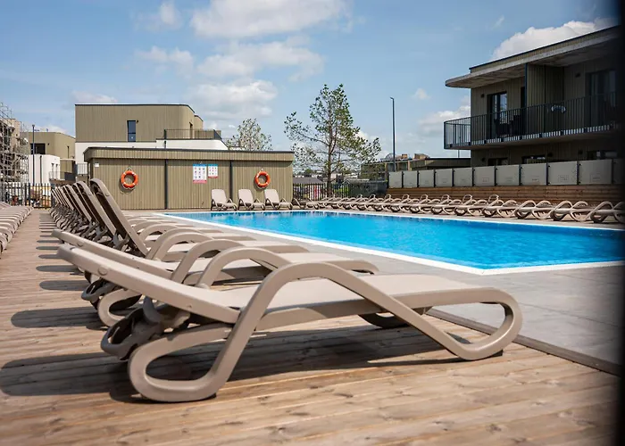 Fresh & Functional I Pool I Cohost